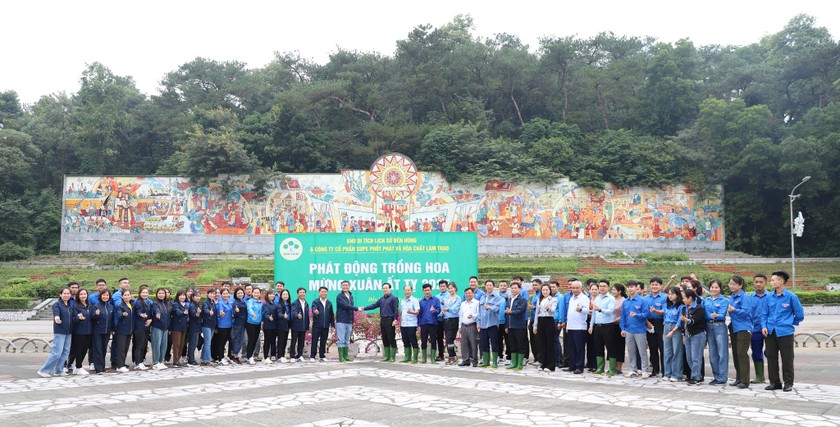 Công ty Supe Lâm Thao chung tay lan toả sắc xuân tại Khu Di tích lịch sử Đền Hùng