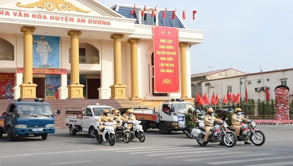 Lực lượng công an ra quân đảm bảo an ninh trật tự trên địa bàn.