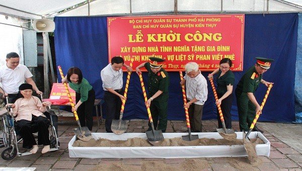 Lễ khởi công căn nhà tình nghĩa.