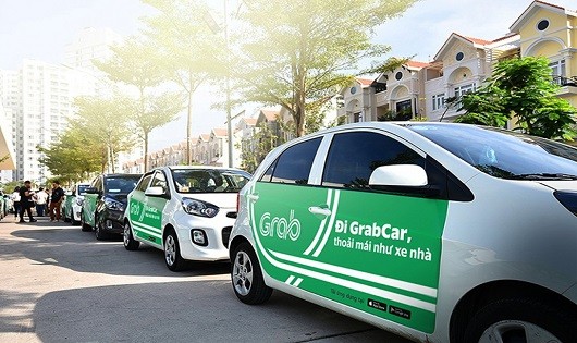 Bộ GTVT đốc thúc hãng xe Uber, Grap dán logo