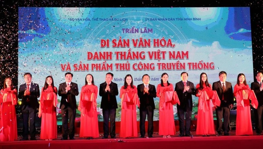 Khai mạc triển lãm di sản văn hóa, danh thắng Việt Nam và sản phẩm thủ công truyền thống.