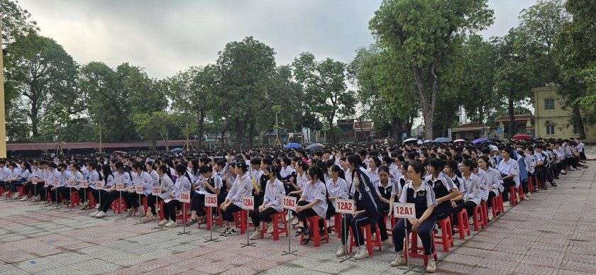 Trường THPT Kim Động tổ chức buổi ngoại khóa tuyên truyền và thực hành phòng chống đuối nước ảnh 2