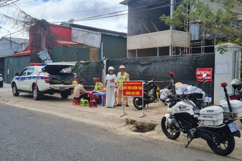 Chốt kiểm tra nồng độ cồn tại TP Đà Lạt, Lâm Đồng trong dịp Tết Nguyên đán 2024.