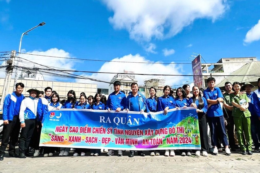 Thanh niên Lâm Đồng ra quân Ngày cao điểm xây dựng đô thị Sáng - Xanh - Sạch - Đẹp - Văn minh - An toàn.