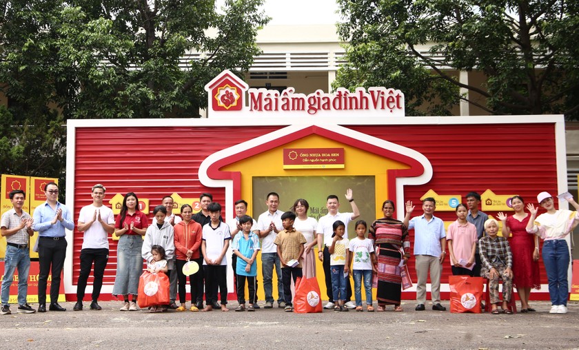 Hoa Sen Home và các đối tác, khách hàng cùng chung tay gửi tặng những phần quà ý nghĩa đến các em nhỏ mồ côi trong chương trình thiện nguyện Mái Ấm Gia Đình Việt.