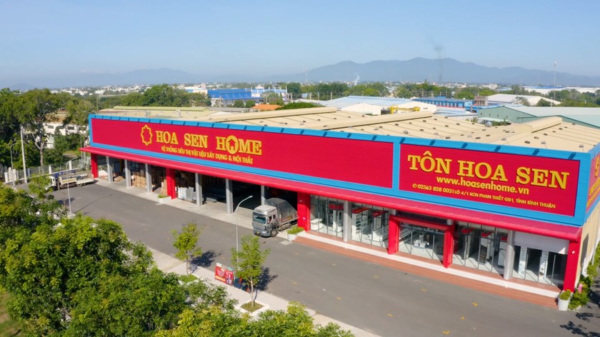 Hoa Sen Home tọa lạc tại KCN Phan Thiết được xem là hệ thống siêu thị có quy mô lớn nhất cả nước.