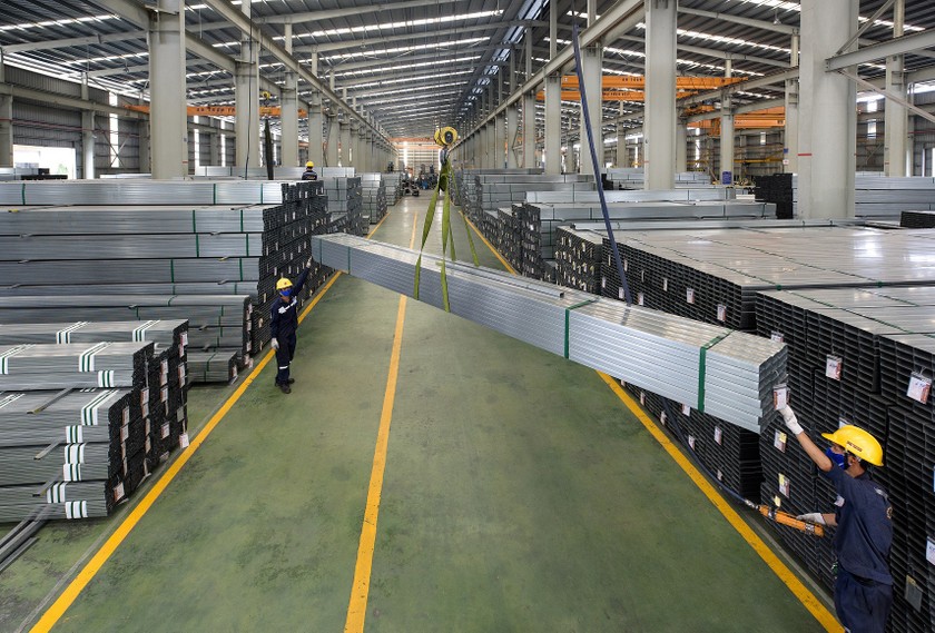 Ống thép là một trong những sản phẩm chủ lực của Hoa Sen.