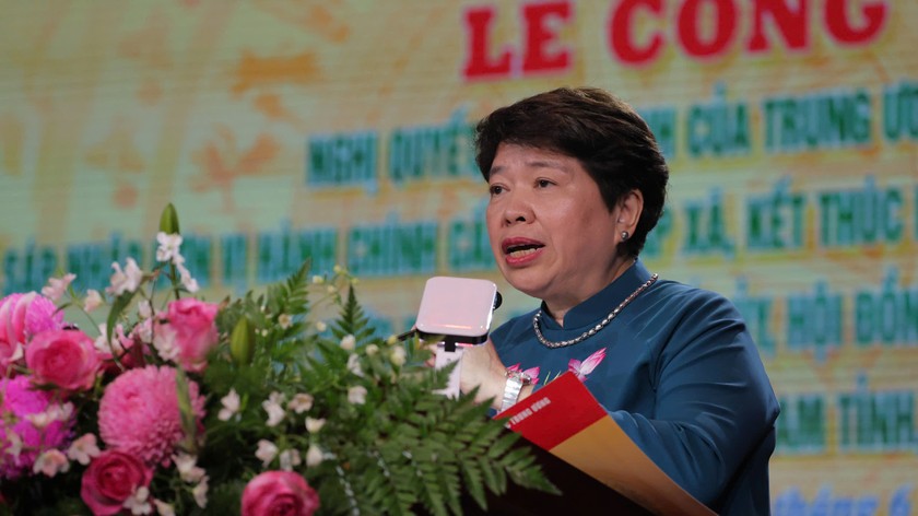 Bà Nguyễn Thuý Anh - Ủy viên Ban Chấp hành Trung ương Đảng, Phó Trưởng Ban Chính sách, chiến lược Trung ương công bố các Nghị quyết, quyết định của Trung ương.
