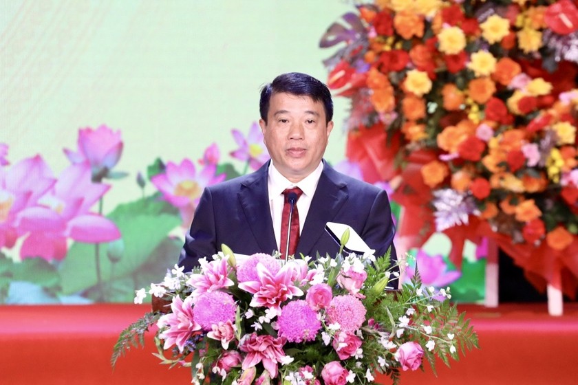 Ủy viên Trung ương Đảng, Bí thư Tỉnh ủy Lâm Đồng Y Thanh Hà Niê K&apos;đăm tiếp thu các ý kiến chỉ đạo của Phó Thủ tướng Nguyễn Hoà Bình.