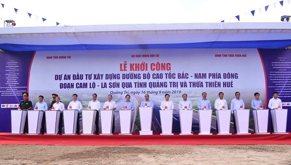 Thủ tướng bấm nút khởi công 