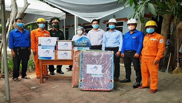 Từ đầu năm đến nay, PC Thừa Thiên Huế đã ủng hộ gần 400 triệu đồng cho lực lượng vũ trang, bác sỹ tuyến đầu cũng như các cơ sở cách ly tập trung.