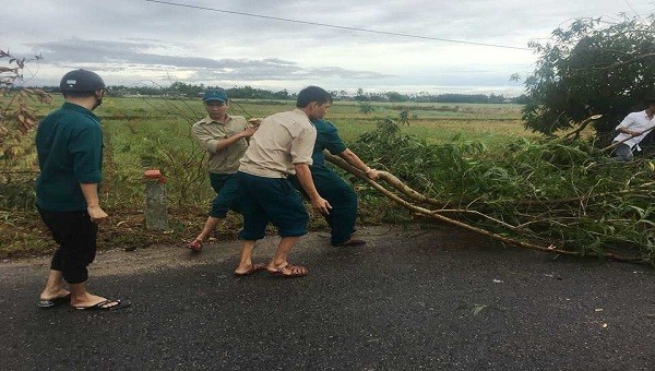 Đến 16h30 ngày 18/9, các tuyến đường chính trên toàn phường đã đảm bảo cho xe ô tô, xe máy đi lại.