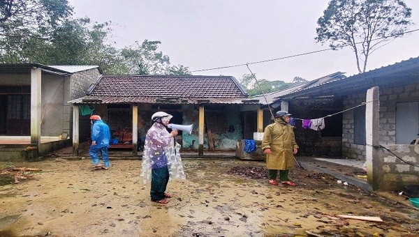 Công an TP Huế đã huy động lực lượng, phương tiện rà soát, hỗ trợ di dời các hộ dân đến nơi an toàn,