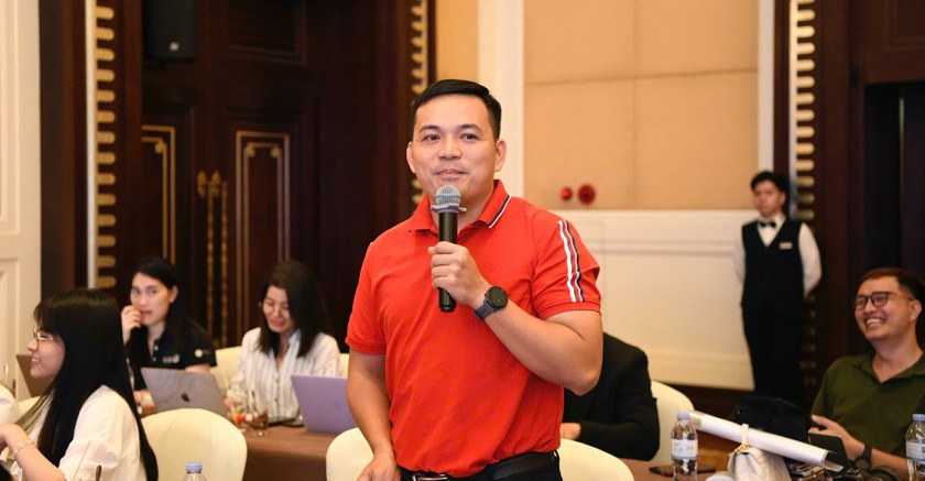 Nhà báo Lê Văn Hoàng Tám Bảy (Báo PLVN tại buổi họp báo)
