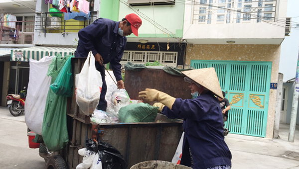 TP HCM hỗ trợ người lao động không có giao kết hợp đồng lao động bị mất việc gặp khó khăn do dịch Covid-19.