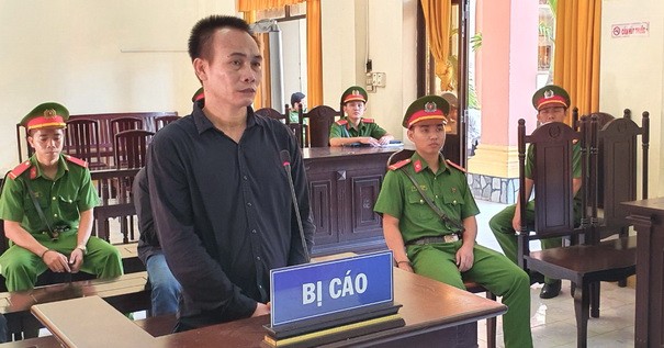 'Con nghiện' tàng trữ gần 1kg ma túy đá, lãnh 20 năm tù