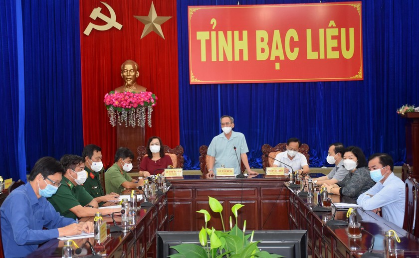 Bí thư Tỉnh ủy, Chủ tịch HĐND tỉnh, Trưởng Ban Chỉ đạo phòng, chống dịch COVID-19 tỉnh Lữ Văn Hùng phát biểu chỉ đạo.