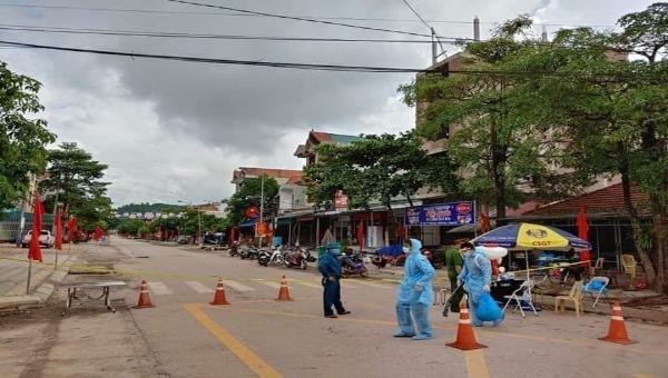 Công tác phòng chống dịch tại thị trấn Đình lập.