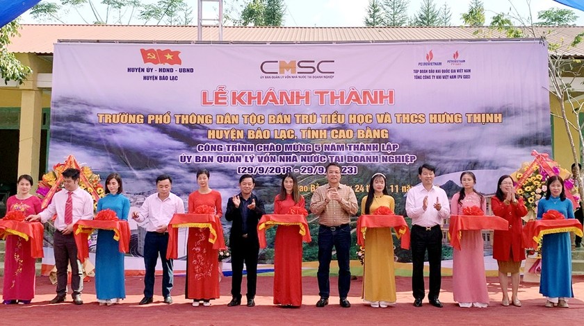 Lễ cắt băng khánh thành công trình trường Phổ thông dân tộc bán trú Tiểu học và Trung học cơ sở Hưng Thịnh do PV GAS tài trợ.