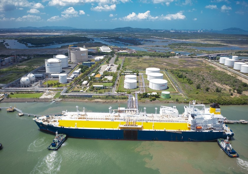 Tàu vận chuyển LNG tại Kho chứa LNG Thị Vải của PV GAS.