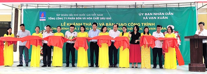 Khánh thành một công trình trường học do PVFCCo – Phú Mỹ tài trợ.