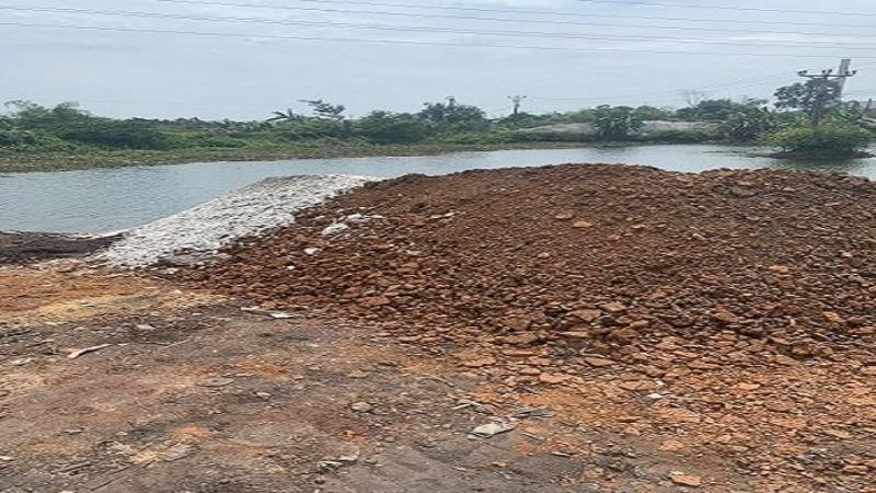 Chất thải đổ ra môi trường có màu trắng