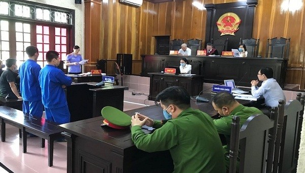 Phiên tòa xét xử hai đối tương trộm cắp tài sản