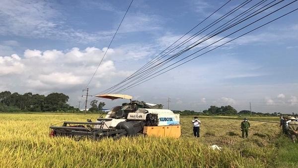 Cơ quan công an đã khám nghiệm hiện trường và tử thi phục vụ công tác điều tra. 