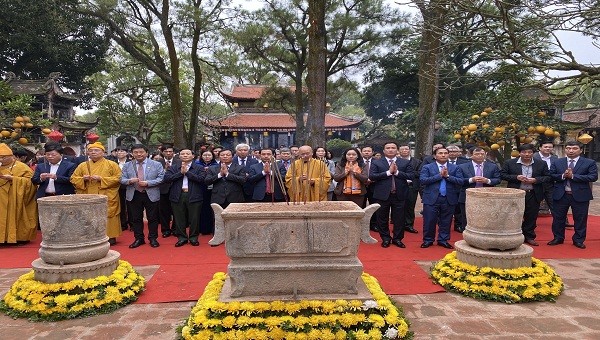 Lãnh đạo tỉnh Hải Dương cùng nhiều đại biểu, tăng, ni phật tử cùng nhân dân tham dự