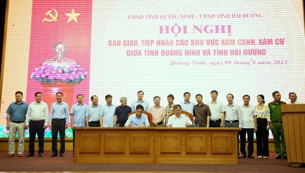 Quảng Ninh và Hải Dương ký kết biên bản về việc bàn giao, tiếp nhận các khu vực xâm canh, xâm cư giữa 2 tỉnh