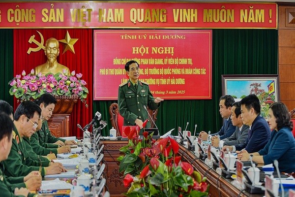 Đại tướng Phan Văn Giang, Bộ trưởng Bộ Quốc phòng ​phát biểu tại buổi làm việc. 