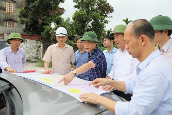 Ông Lê Ngọc Châu - Chủ tịch UBND tỉnh Hải Dương​ kiểm tra Dự án nâng cấp, mở rộng đường tỉnh 391 đoạn từ TP Hải Dương đến đường trục Đông - Tây, tỉnh Hải Dương tại TP Hải Dương.