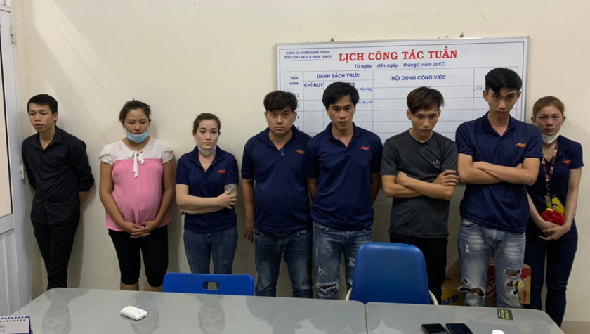 Các đối tượng tham gia đánh bạc, tổ chức đánh bạc taị quán cà phê Cây Điều.
