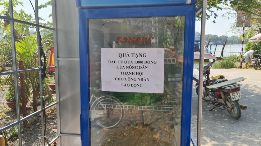 ATM rau 1.000 đồng làm ấm lòng người lao động