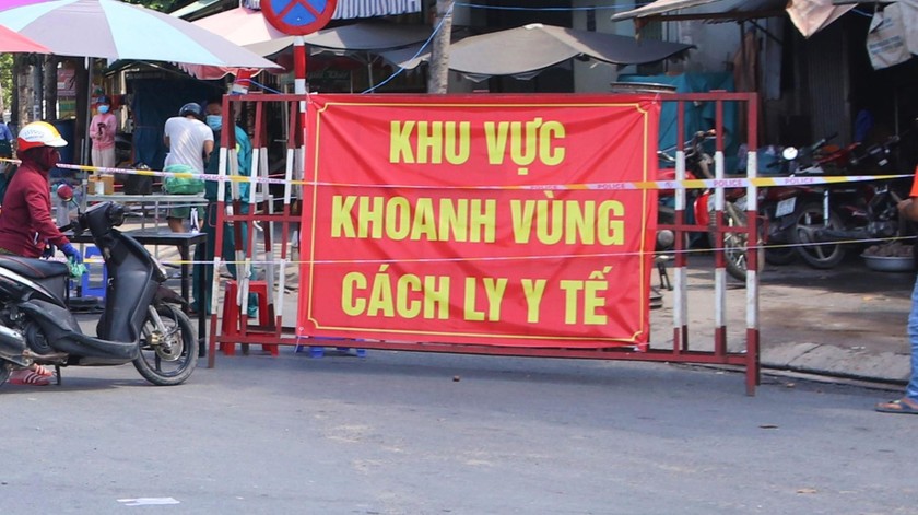 Các điểm dịch tễ ngành chức năng địa phương tiến hành khoanh vùng, cách ly y tế, phun khử khuẩn khu vực.