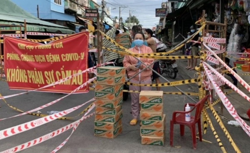 Những phần quà kịp thời giúp người lao động xa quê cảm thấy an lòng cũng như giảm bớt khó khăn hàng ngày.