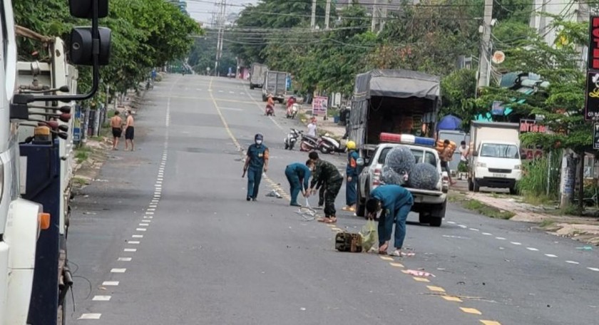 Cùng với việc tháo dỡ hàng rào giữa lòng đường, chốt kiểm soát lưu thông được lập lên cùng với hàng rào B40 cũng đã không còn hoạt động.