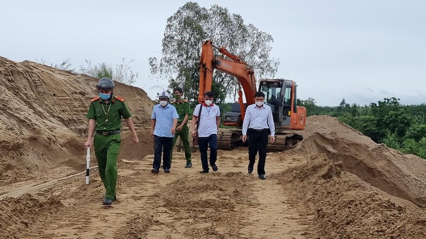 Hơn 50 tàu vỏ thép thi nhau hút cát, xé toạc sông Đồng Nai