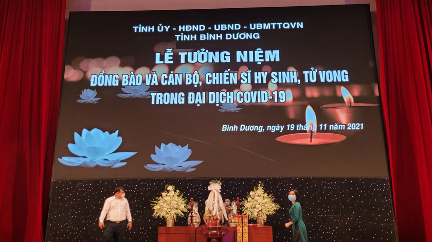 Lễ tưởng niệm tại Trung tâm Hội nghị và Triển lãm tỉnh. 