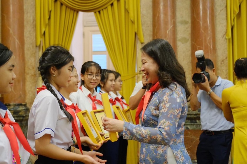 Phó Chủ tịch nước Võ Thị Ánh Xuân gặp các Đại biểu Cháu ngoan Bác Hồ tỉnh Bình Dương