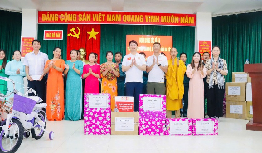 Tổng Công ty 939 hưởng ứng chương trình “Vì Trường Sa thân yêu” bằng những sản phẩm mang giá trị nhân văn. 