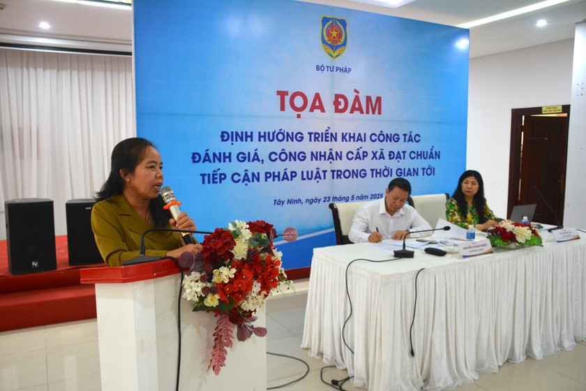 Bà Đặng Thị Phụng, Phó Giám đốc Sở Tư pháp tỉnh Tiền Giang. Bà Đặng Thị Phụng, Phó Giám đốc Sở Tư pháp tỉnh Tiền Giang.