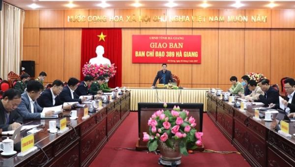 Ông Hoàng Gia Long, Phó Chủ tịch Thường trực UBND tỉnh, Trưởng Ban chỉ đạo 389 tỉnh chủ trì hội nghị. Ảnh: Nguyễn Phương