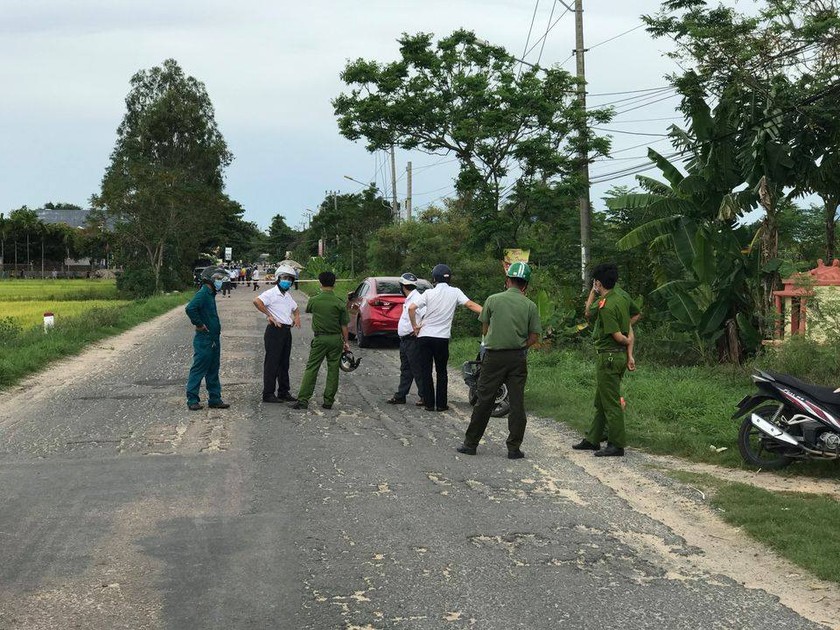 Đống rác cháy bên đường phát nổ, một phụ nữ tử vong 