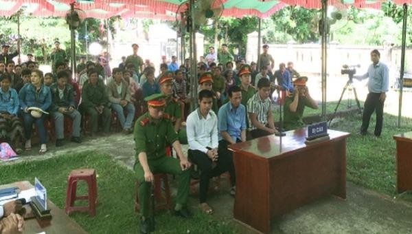 Mê tín hủ tục “cầm đồ thuốc độc” ba thanh niên chia nhau 46 năm tù về tội giết người