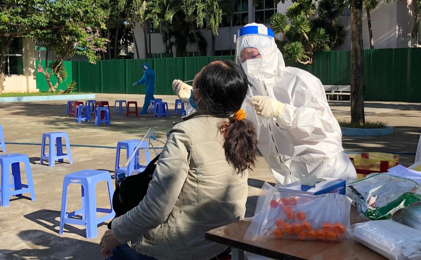 Giáng chức Phó chánh Văn phòng Đoàn ĐBQH “tát” nữ nhân viên y tế