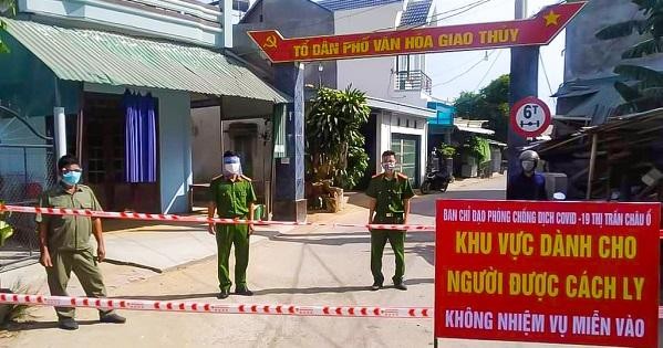 Phong tỏa khu dân cư thuộc tổ dân phố Giao Thủy do liên quan đến ca COVID-19 về từ TP Hồ Chí Minh.