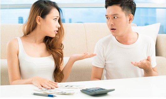 Phạt hành chính lên tới 500 nghìn đồng nếu vợ “kiểm soát quá chặt” tiền của chống