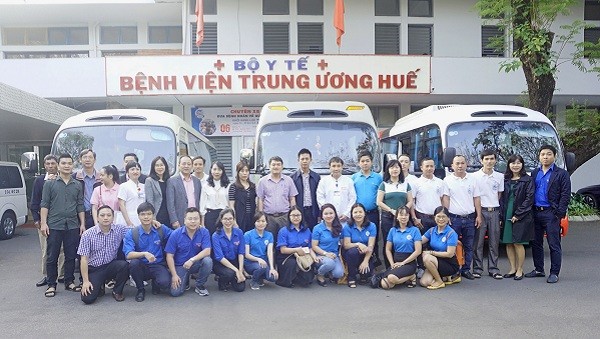 Đây là lần thứ 2 Bệnh viện Trung ương Huế tổ chức chương trình "Chuyến xe yêu thương"