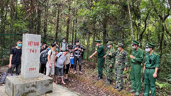 23 công dân vượt biên trái phép bị bắt giữ tại đường biên giới mốc 743